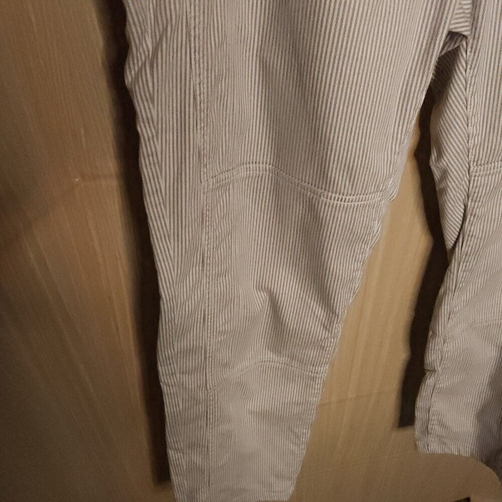 Chico's Tan White Pinstripe Casual Pants Medium - Picture 6 of 10